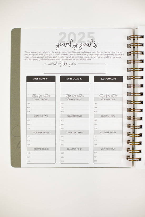 2025 Life + Style Weekly Planner: Secret Garden