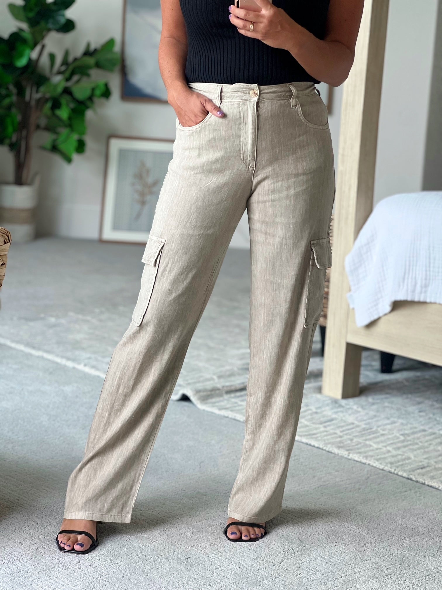 Kut from the Kloth Akia Wide Leg Cargo Pants | FINAL SALE