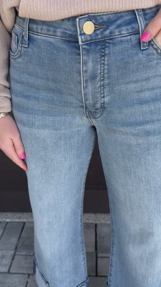 Load and play video in Gallery viewer, Kut from the Kloth Meg Cuffed Jeans - Charming
